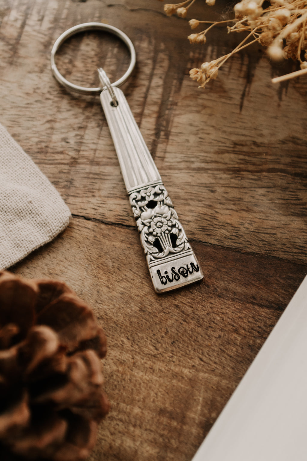 Porte-clé "bisou salé" - sous le sable design - grisbleu