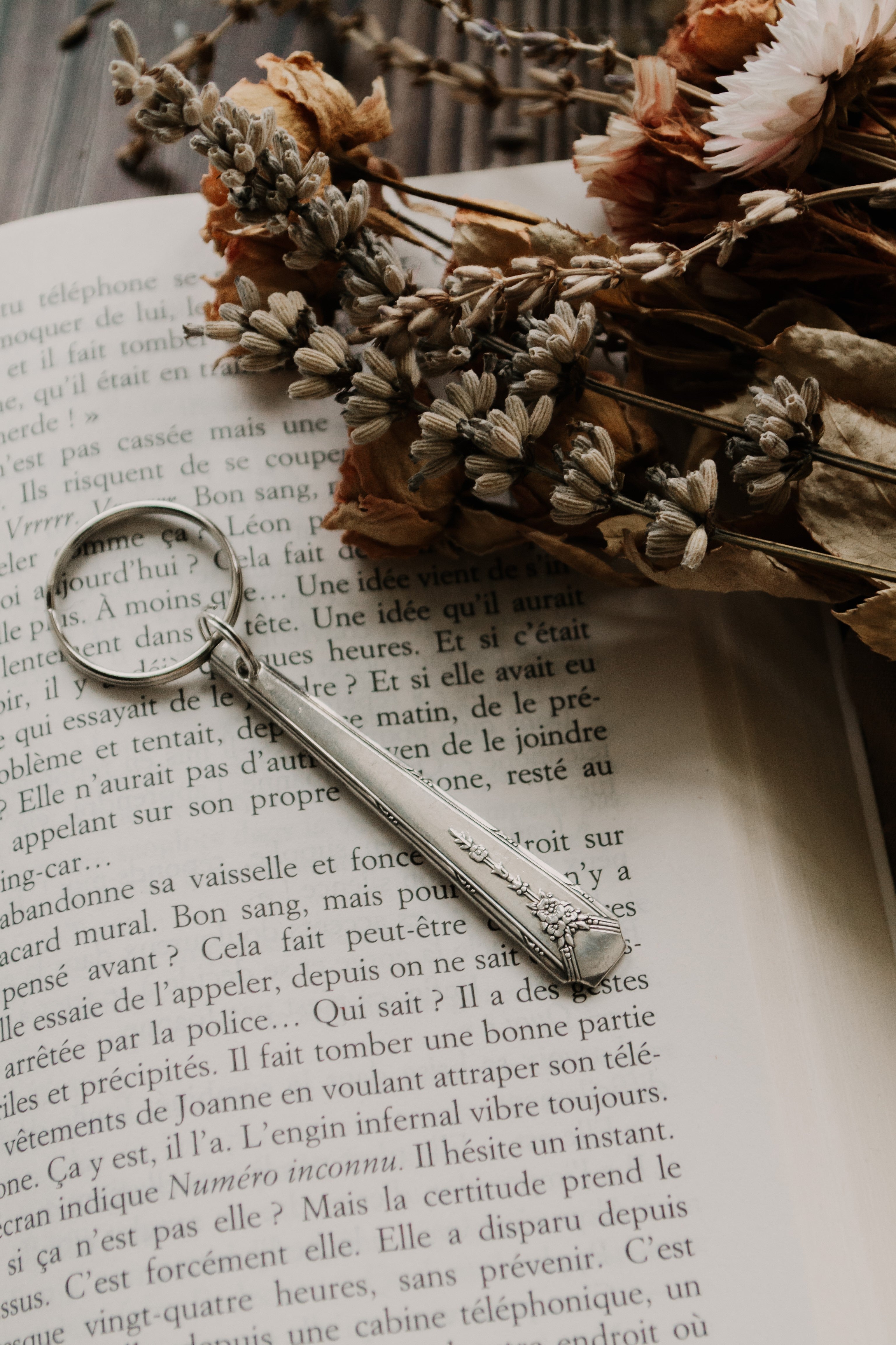 Porte-clé avec manche de cuillère vintage et bouquet fleurs séchées