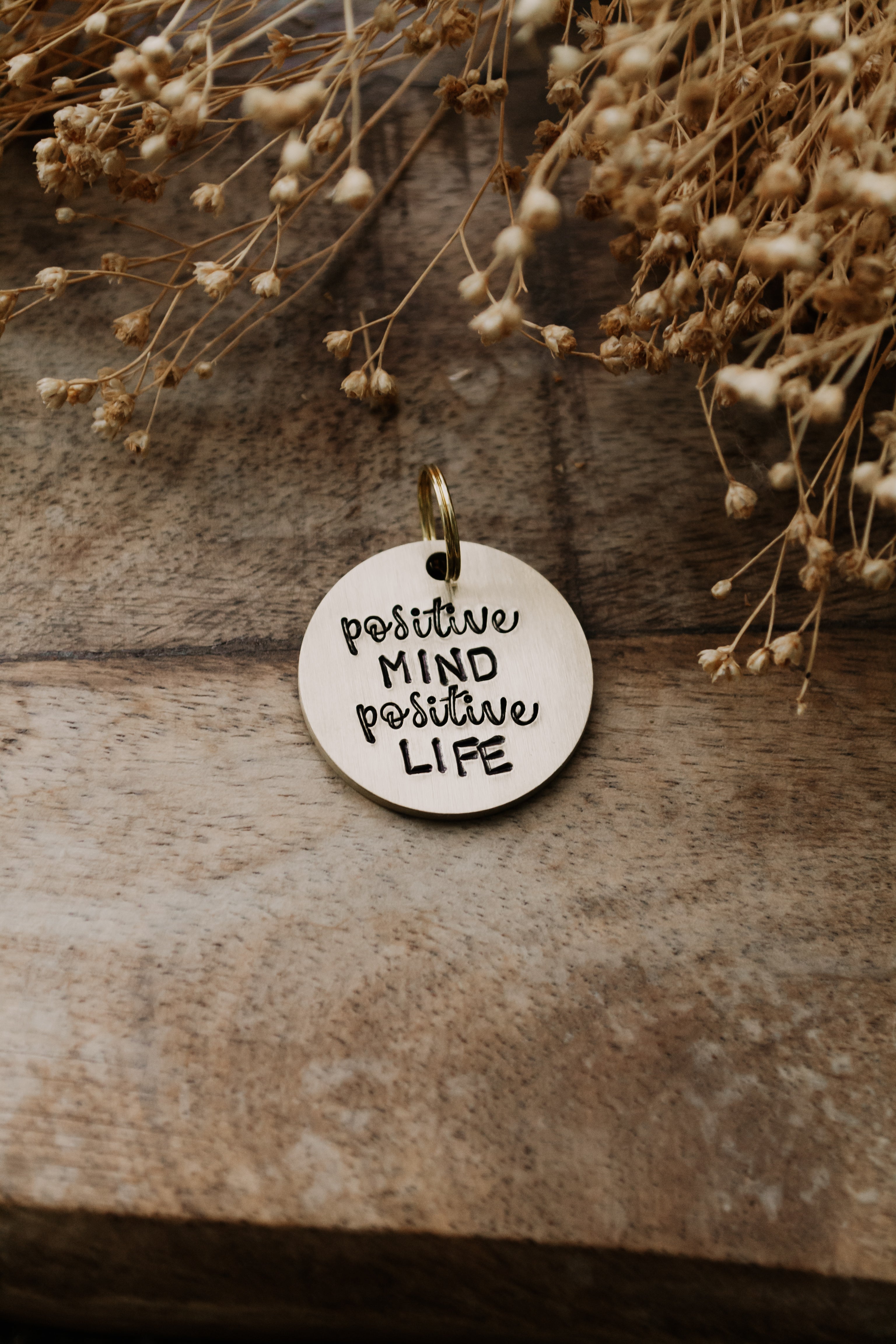 Porte-clé "positive MIND positive LIFE" - sous le sable design - grisbleu