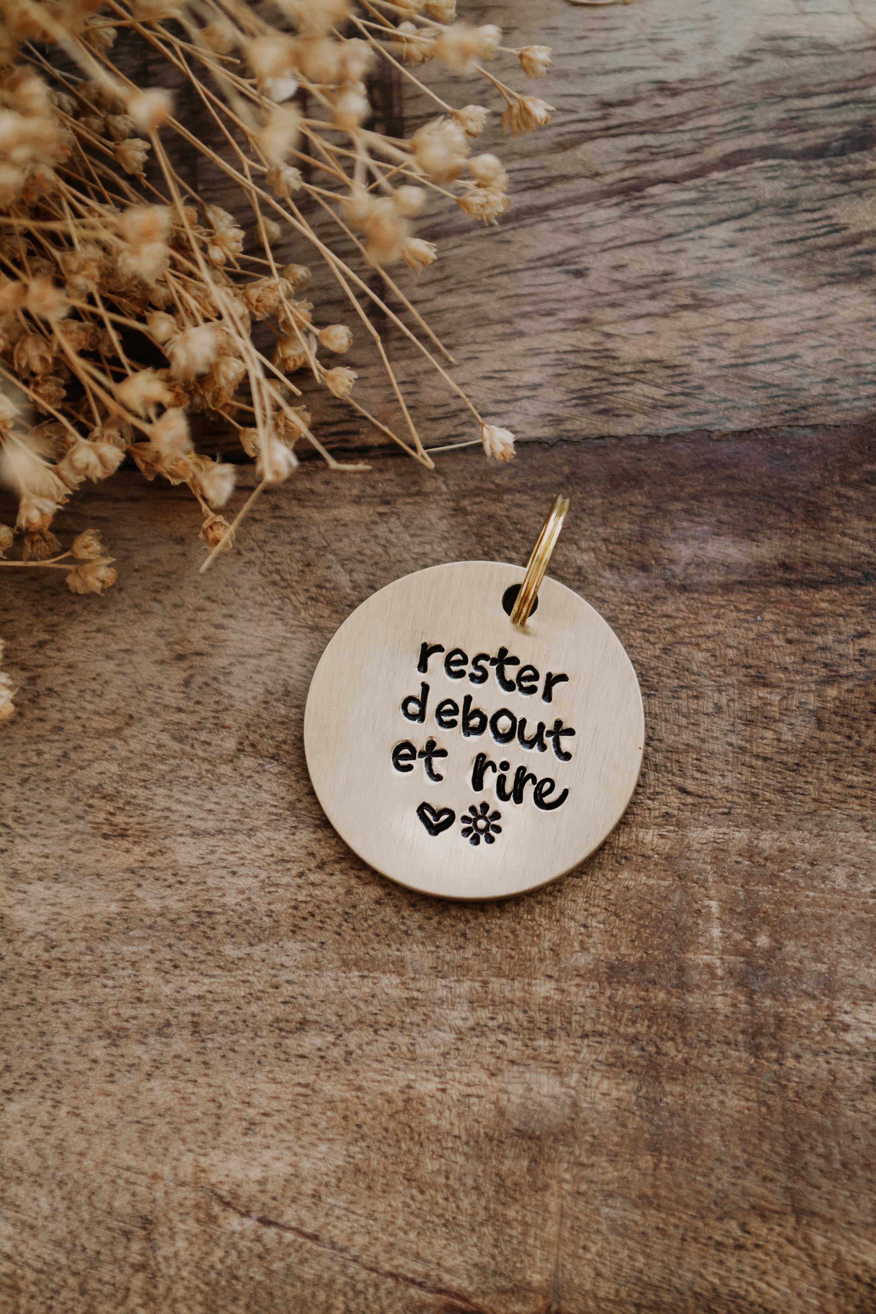 Porte-clé "rester debout et rire" - sous le sable design - grisbleu