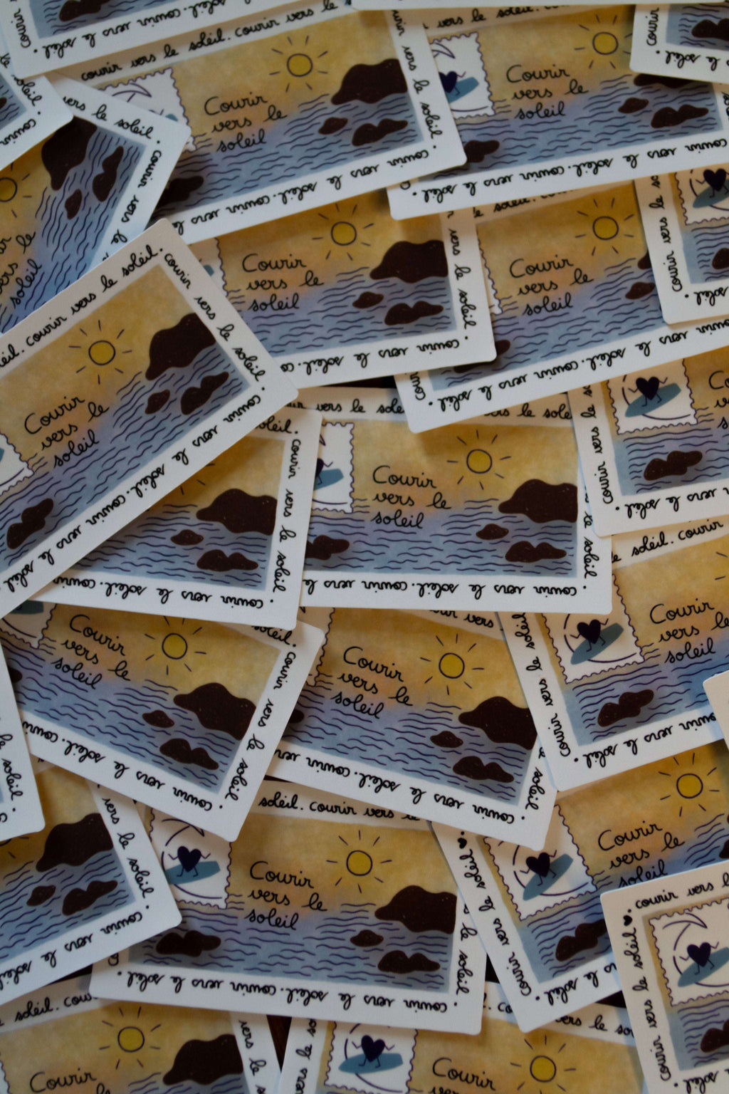 plein de stickers coeurs qui surfent et phrase "courir vers le soleil"