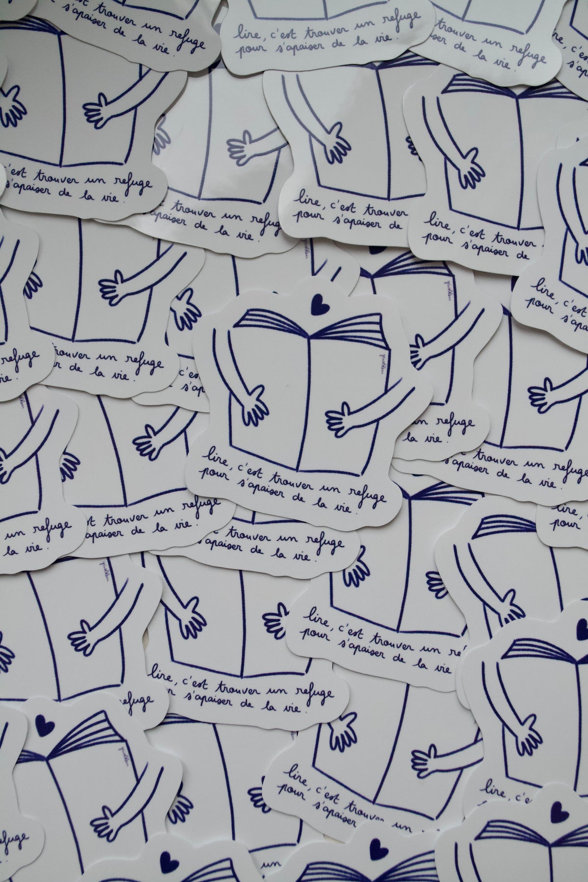 Stickers "Lire c'est trouver un refuge pour s'apaiser de la vie"