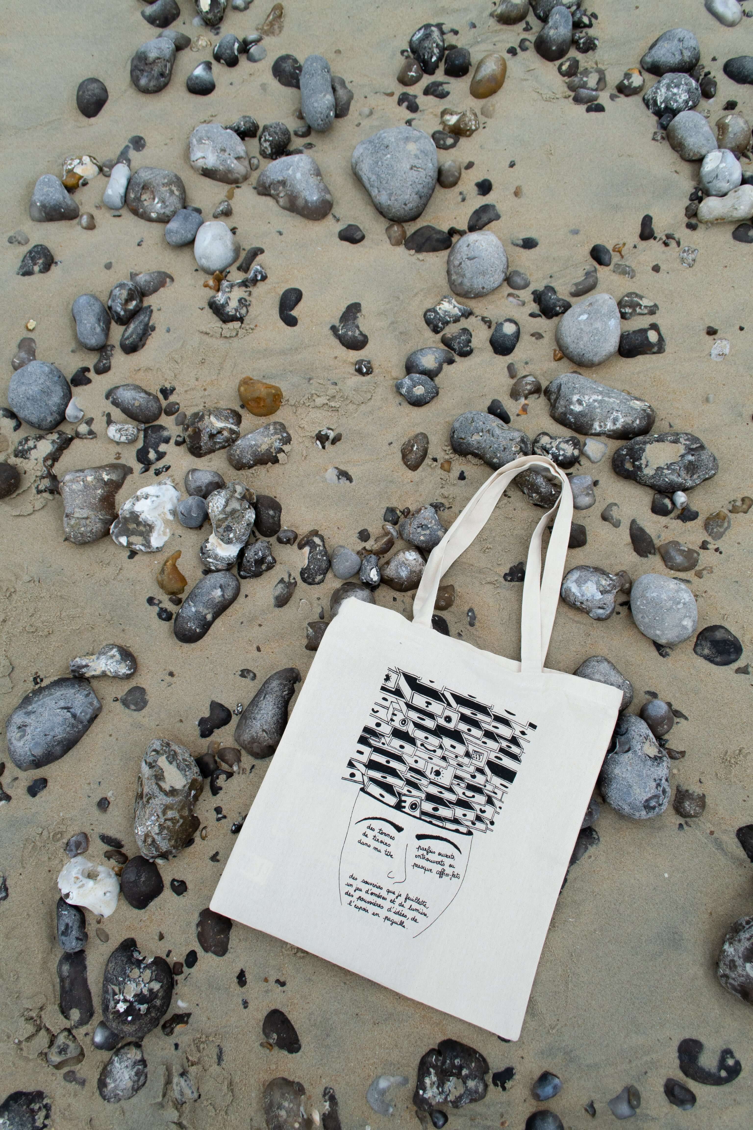 Tote bag illustré  "Des tonnes de tiroirs dans ma tête" - Grisbleu - sous le sable design - grisbleu
