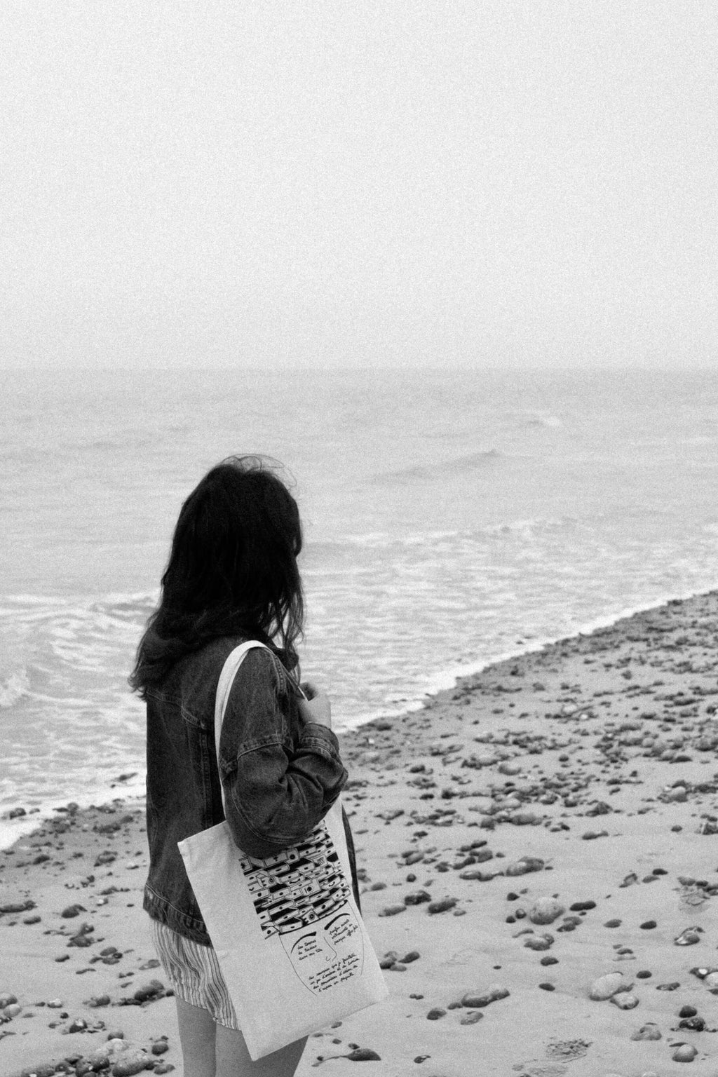 Tote bag illustré  "Des tonnes de tiroirs dans ma tête" - Grisbleu - sous le sable design - grisbleu