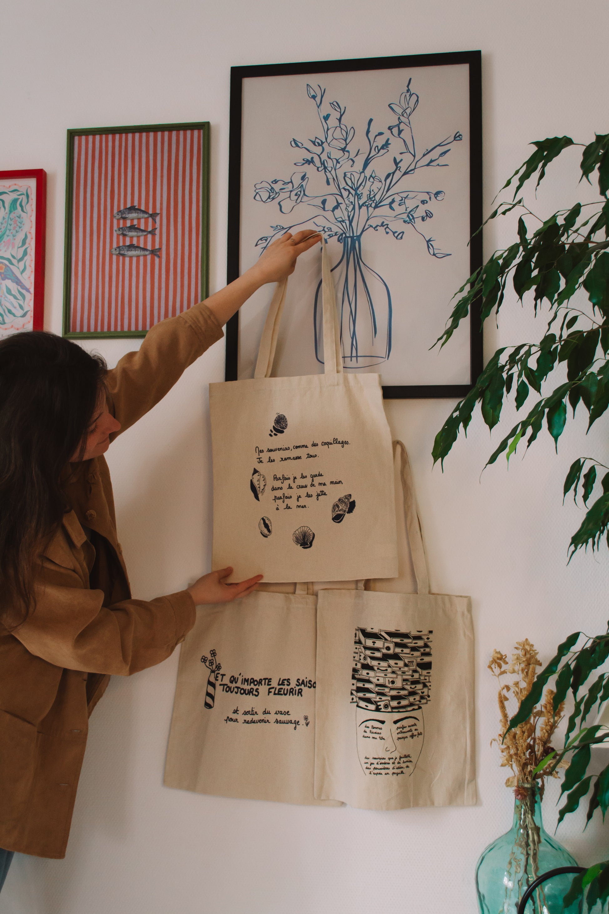 Tote bag illustré "Mes souvenirs comme des coquillages" - Grisbleu - sous le sable design - grisbleu