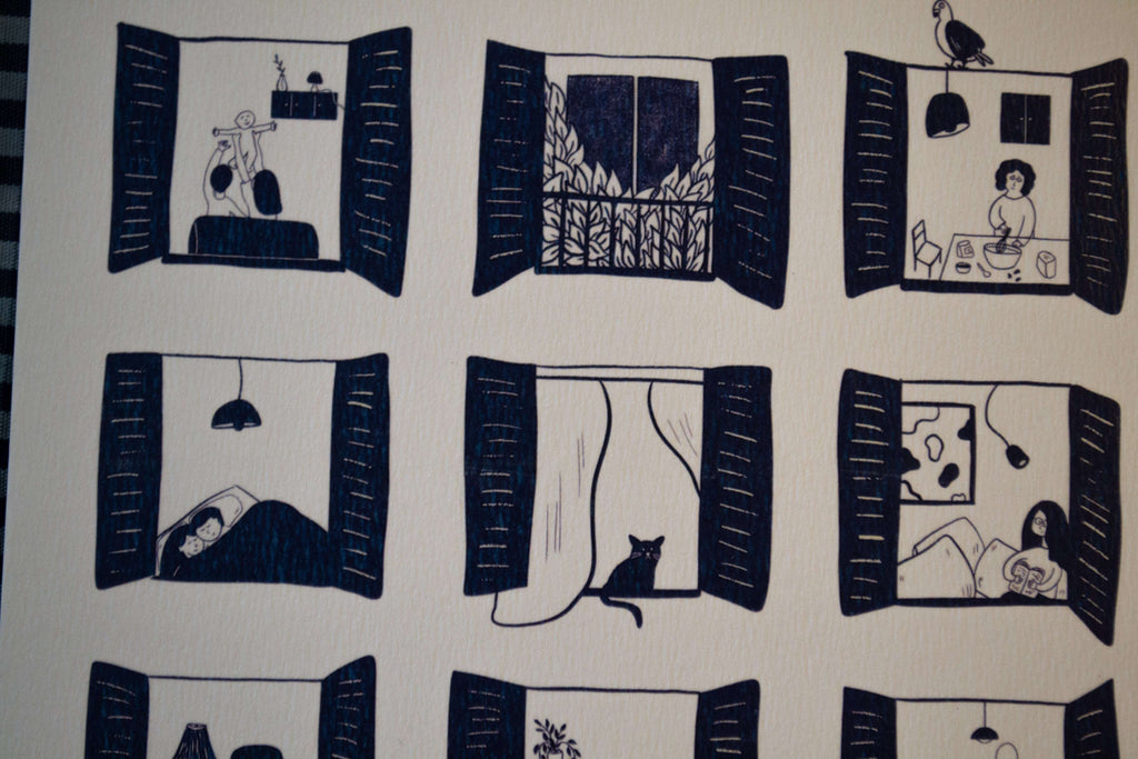 Illustration "À travers les fenêtres" - sous le sable design - grisbleu